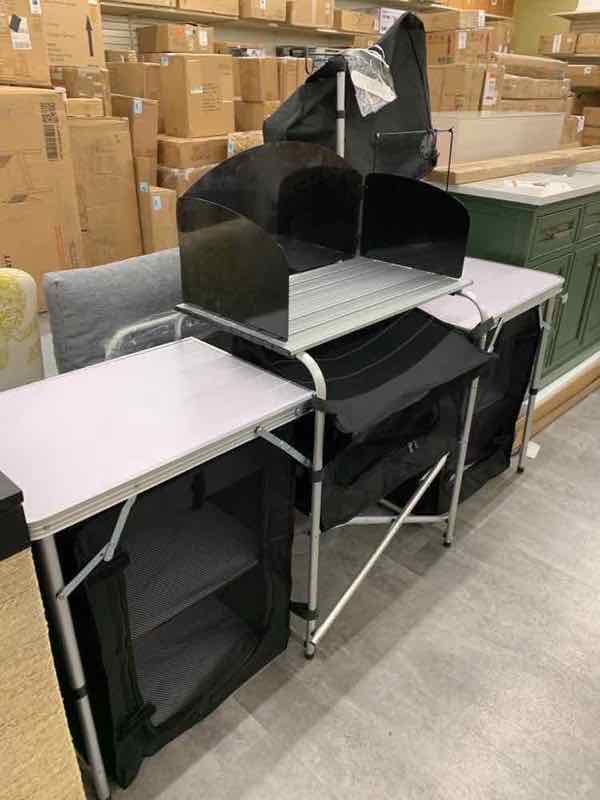 Portable camping cook station with windscreen